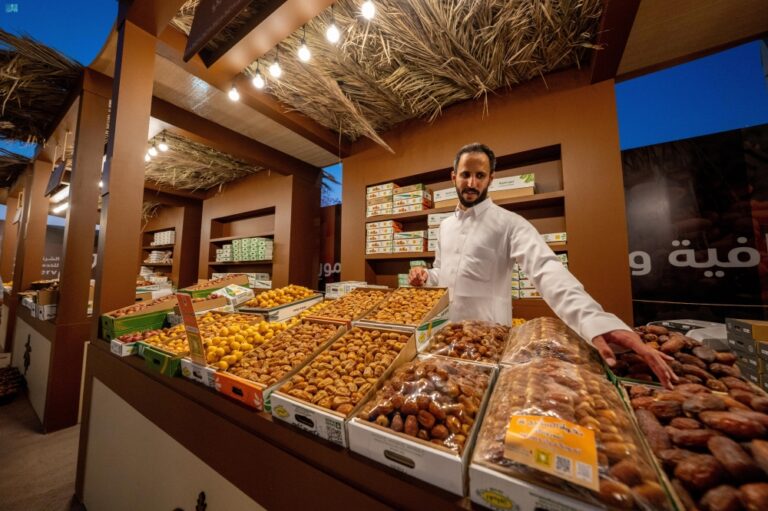 صور|-فعاليات-تراثية-في-انطلاق-موسم-التمور-بربوة-الرياض