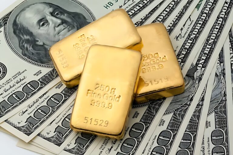 بعد-ارتفاع-قياسي.-الذهب-يتراجع-إثر-خفض-الفائدة-الأمريكية