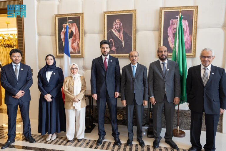 سفير-خادم-الحرمين-لدى-فرنسا-يلتقي-وفد-“موهبة”