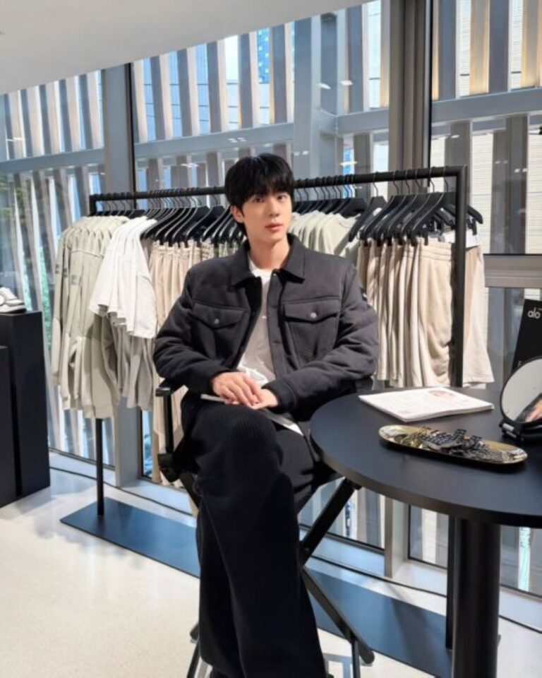 وصول-جين-من-bts-إلى-أسبوع-الموضة-في-ميلانو-يثير-أزمة-بالمطار