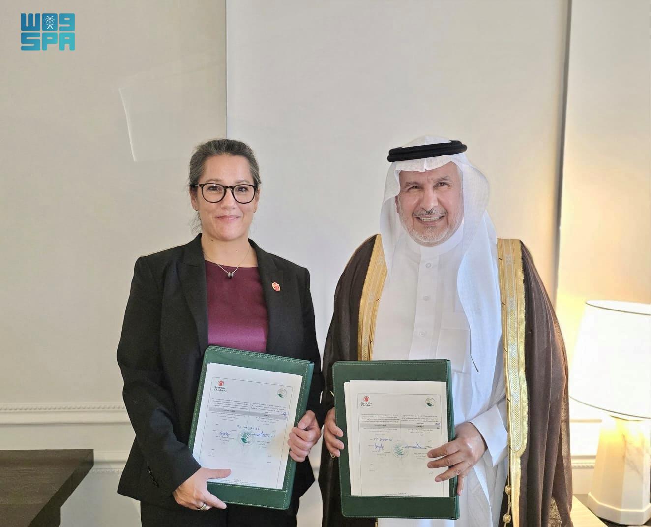 “اغاثي-الملك-سلمان”-ومنظمة-إنقاذ-الطفولة-الدولية-يوقعان-اتفاقية-لتأسيس-شراكة-إستراتيجية