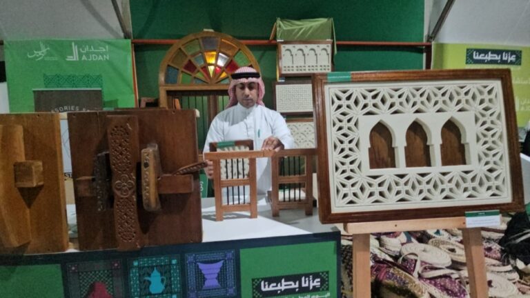 الحرف-اليدوية-تزين-فعاليات-اليوم-الوطني-بمشروع-الرامس-وسط-العوامية