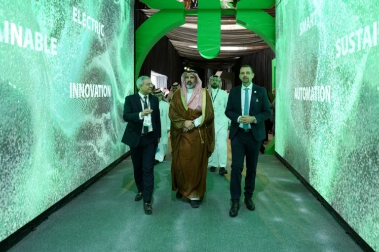 انطلاق-قمة-شنايدر-إلكتريك-للابتكار-بالرياض-بحضور-حكومي-واسع-ومنتجات-جديدة-تحمل-علامة-“صناعة-سعودية”