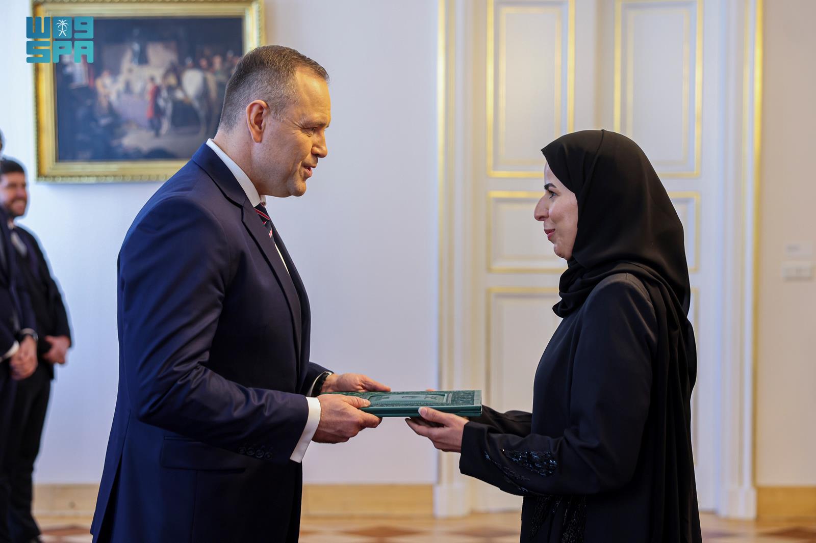 السفيرة-الشهوان-تقدم-أوراق-اعتمادها-لرئيس-بولندا