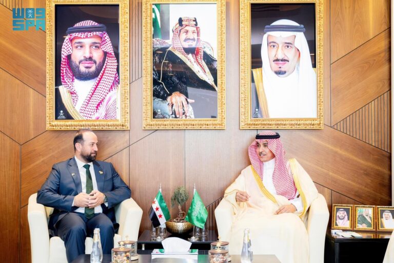 وزير-الإعلام-يستقبل-نظيره-السوري-ويبحث-معه-أوجه-التعاون-الإعلامي-بين-البلدين
