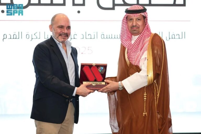 الأمير-علي-بن-الحسين-يكرّم-مركز-الملك-سلمان-للإغاثة