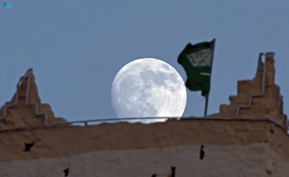 عاجل:-شاهد-|-“قمر-الحصاد”-يزين-سماء-السعودية.-ويجذب-عشاق-الظواهر-الفلكية