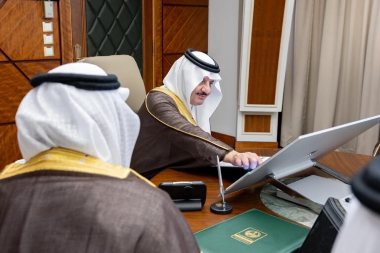 أمير-الشرقية:-التقنية-جزءاً-أساسياً-من-الحياة-ويجب-التوعية-باستخداماتها-الآمنة