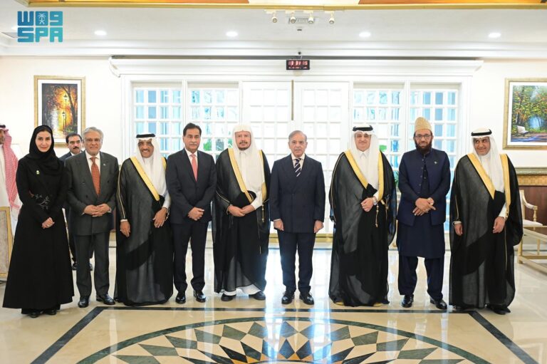 رئيس-مجلس-الشورى-يلتقي-دولة-رئيس-وزراء-باكستان-في-إسلام-آباد-ويستعرضان-العلاقات-الثنائية-بين-البلدين