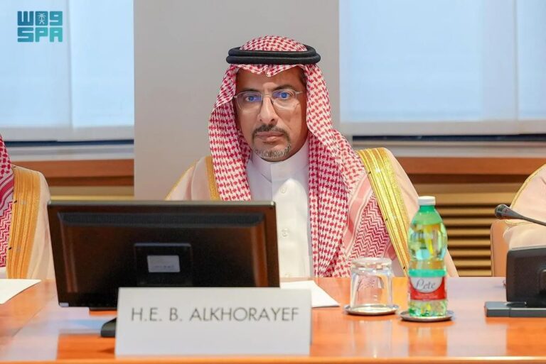 الخريف-يتفقّد-جناح-المملكة-بمعرض-“k-show-2025”-بألمانيا