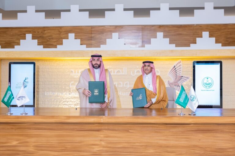 إمارة-الشرقية-ونادي-الصقور-يوقعان-اتفاقية-تعاون-لاستضافة-كأس-نادي-الصقور-2025
