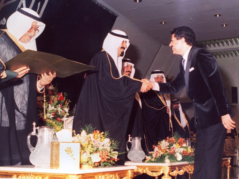 جائزة-الملك-فيصل.-من-أرض-المملكة-سبقنا-العالم-في-تكريم-العقول