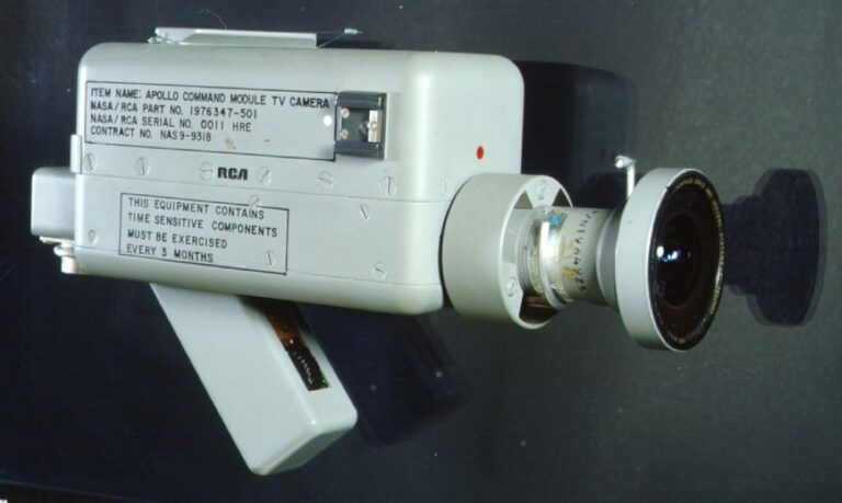 14-أكتوبر-1968م.-أول-بث-تلفزيوني-مباشر-من-الفضاء