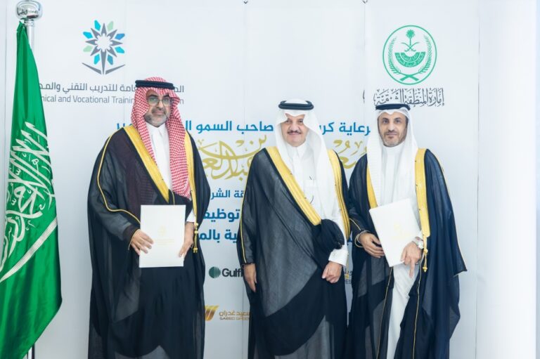 أمير-المنطقة-الشرقية-يرعى-حفل-توقيع-مذكرات-توظيف-مباشر-لخريجي-المنشآت-التدريبية-بالمنطقة