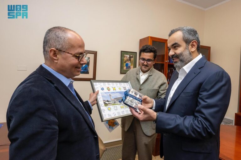 الطلاب-السعوديين-في-جامعة-كاليفورنيا-بيركلي-يحتفون-بالعالم-السعودي-عمر-ياغي-الحاصل-على-جائزة-نوبل-في-الكيمياء