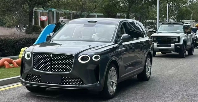 suv-صينية-تثير-الجدل-بتصميم-يكاد-يطابق-بنتلي-بنتايجا