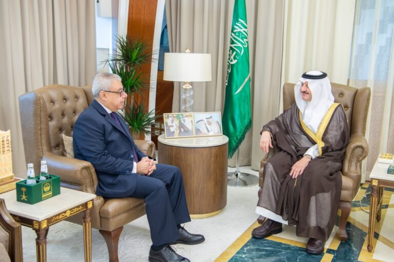 أمير-المنطقة-الشرقية-يستقبل-السفير-المصري-لدى-المملكة
