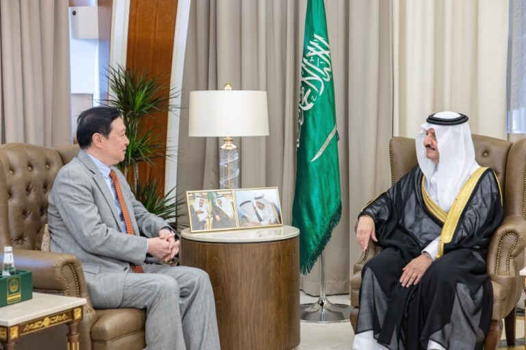 أمير-المنطقة-الشرقية-يستقبل-السفير- الصيني-لدى-المملكة 