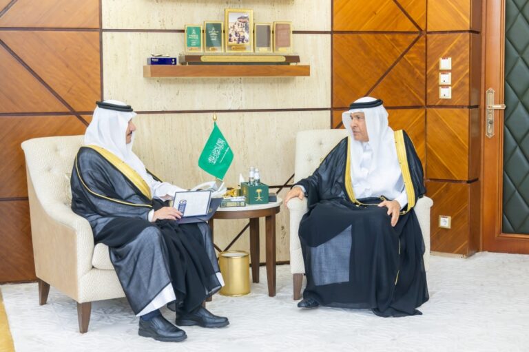أمير-المنطقة-الشرقية-يستقبل-رئيس-جامعة-الأمير-محمد-بن-فهد