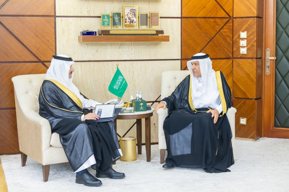 أمير-المنطقة-الشرقية-يستقبل-رئيس-جامعة-الأمير-محمد-بن-فهد