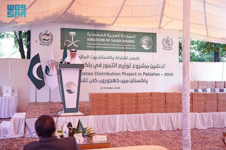 مركز-الملك-سلمان-للإغاثة-يدشّن-مشروع-توزيع-1.300-طن-من-التمور-بباكستان