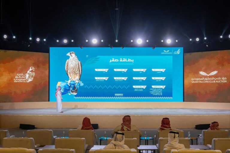 163-ألف-ريال-لصقرين-في-مزاد-نادي-الصقور-السعودي-2025