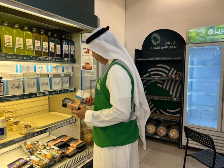 القطيف.-«ختم-الأمان»-يلاحق-المتلاعبين-بتواريخ-الصلاحية