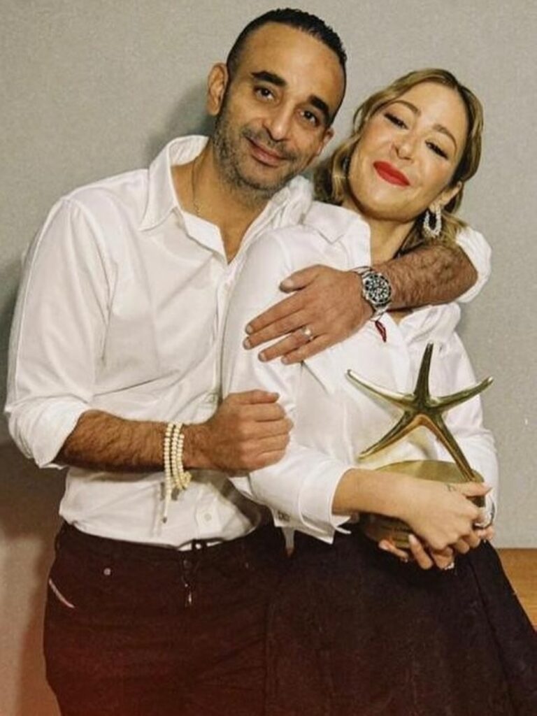 صورة-من-الجونة-ورسائل-متبادلة.-منة-شلبي-تحتفل-بزواجها-وتكريمها