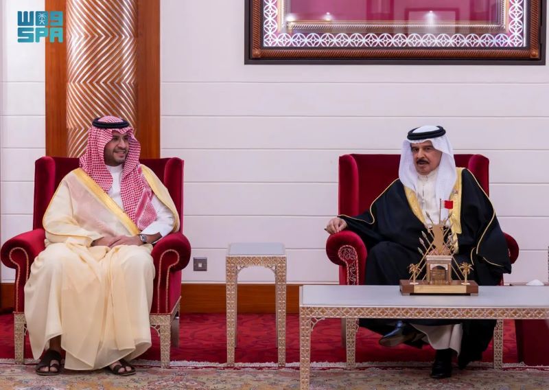 ملك-البحرين-يستقبل-سمو-الأمير-تركي-بن-محمد-بن-فهد