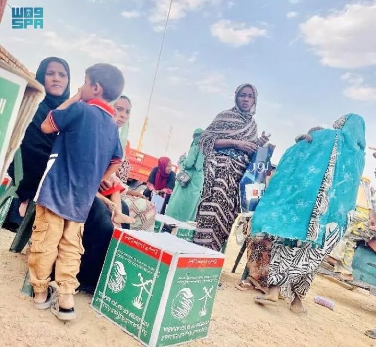 مركز-الملك-سلمان-للإغاثة-يوزّع-(1050)-سلة-غذائية-في-السودان