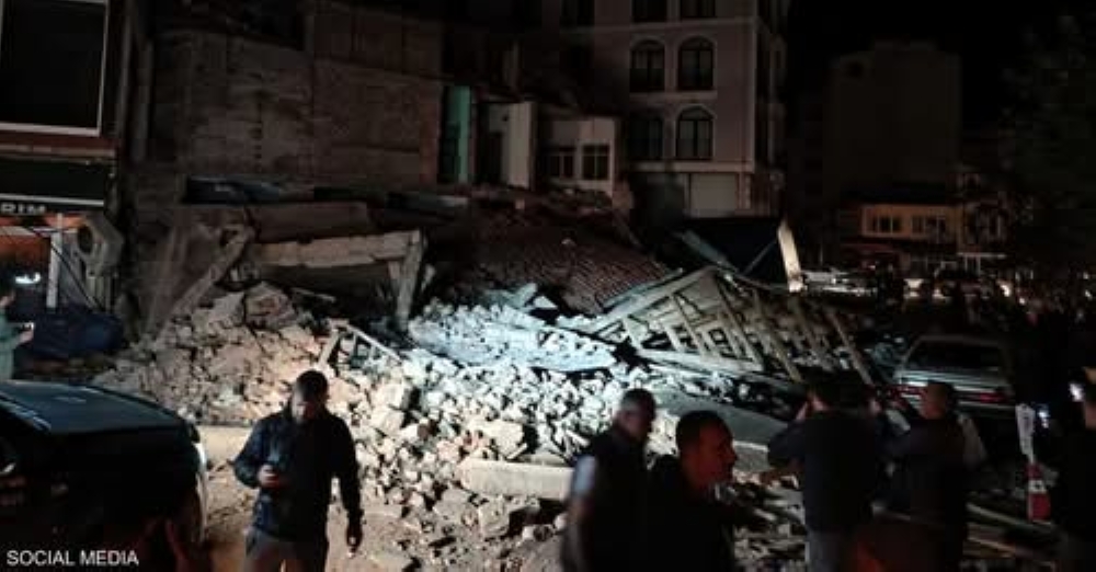 انهيار-مبان-زلزال-بقوة-6.1-درجة-يضرب-ولاية-باليكسير-وسط-تركيا