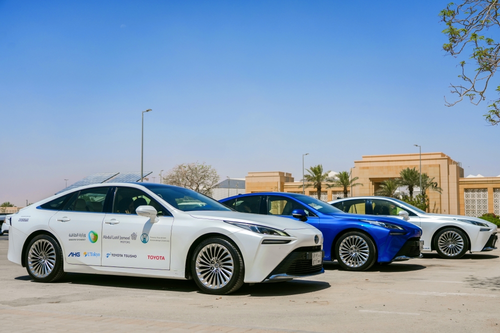 عبداللطيف-جميل-للسيارات-وتويوتا-تختتمان-تجربة-التنقل-بسيارات-تعمل-بخلايا-وقود-الهيدروجين