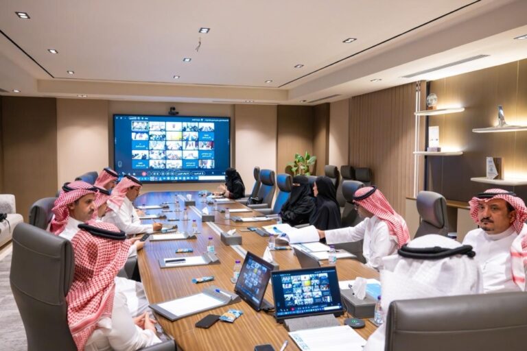 أمانة-الشرقية-تقر-دليل-اللوحات-التجارية-وتراجع-74-ألف-بلاغ-تشوه-بصري