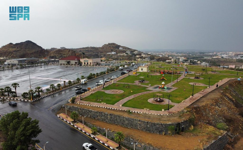 سحب-رعدية-ممطرة-مصحوبة-برياح-نشطة-على-بعض-مناطق-المملكة