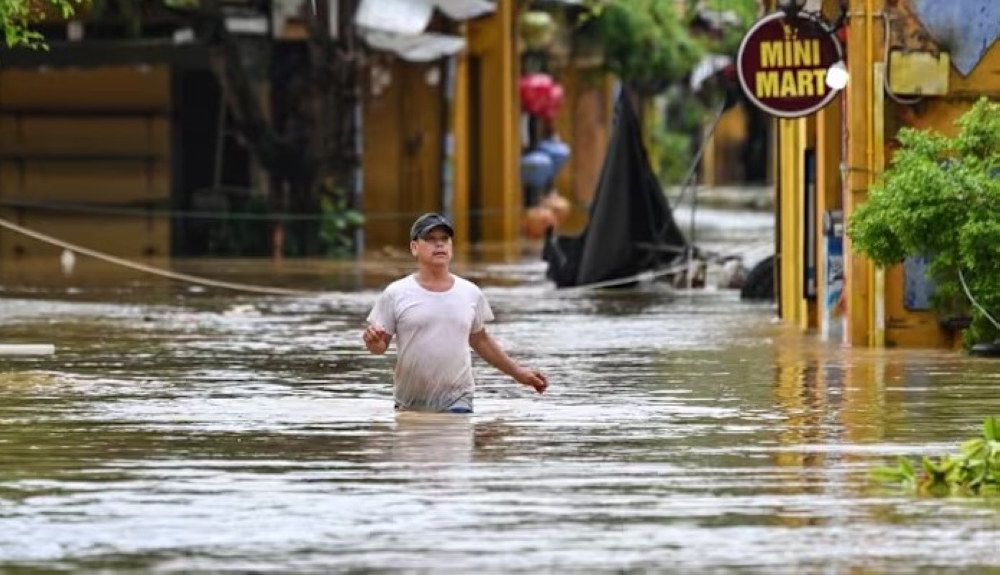 فيضانات-فيتنام.-المياه-تغمر-128-ألف-منزل-ومصرع-10-أشخاص