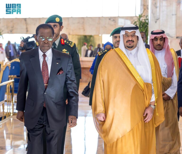 رئيس-غينيا-يغادر-الرياض-وفي-مقدمة-مودعيه-نائب-أمير-المنطقة