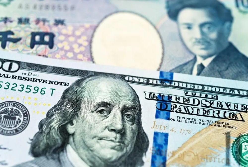 الين-يتراجع-أمام-الدولار-بعد-تثبيت-بنك-اليابان-أسعار-الفائدة