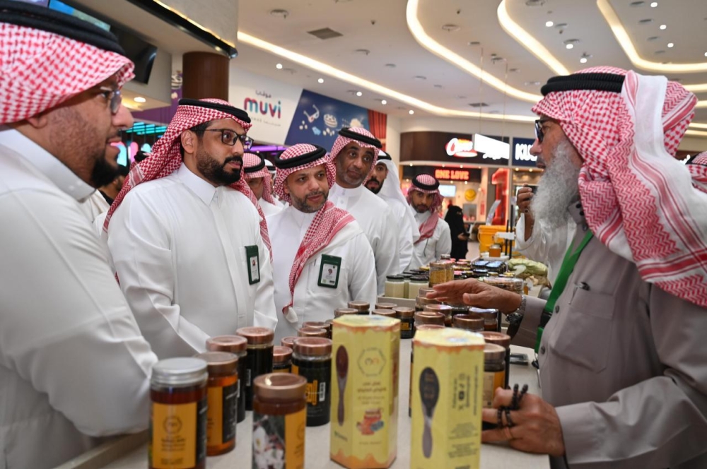 بـ-”وصفات-مبتكرة“.-مزارعو-العسل-والتمر-يدخلون-عالم-”التجميل“-بالدمام