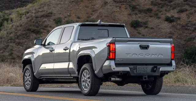 أكيو-تويودا-يلتقي-ترامب-لمناقشة-بيع-السيارات-أمريكية-الصنع-في-اليابان