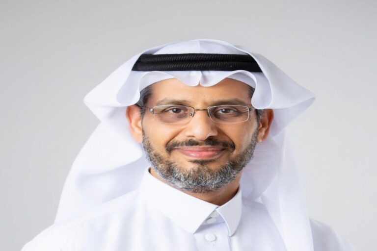 تكريم المستشار  الاعلامي علي القرني في مؤتمر الشرق الأوسط للاتصالات الاستراتيجية “ميستك 2025”