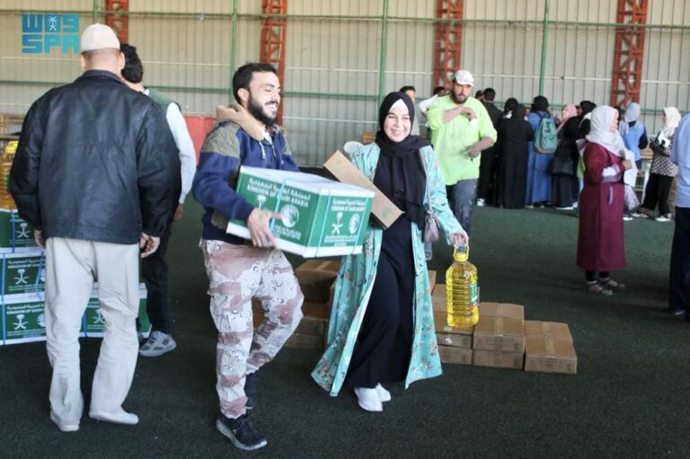 مركز-الملك-سلمان-للإغاثة-يوزع-مساعدات-غذائية-في-عرسال-بلبنان