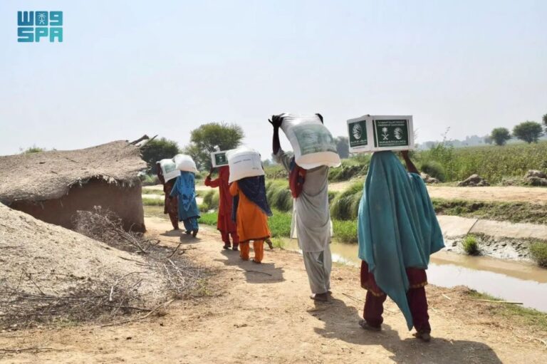 مركز-الملك-سلمان-للإغاثة-يوزّع-(2,500)-سلة-غذائية-بباكستان