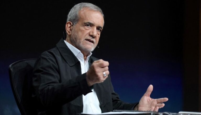 الرئيس-الإيراني-يتعهد-بإعادة-بناء-المنشآت-النووية-التي-دمرتها-الحرب