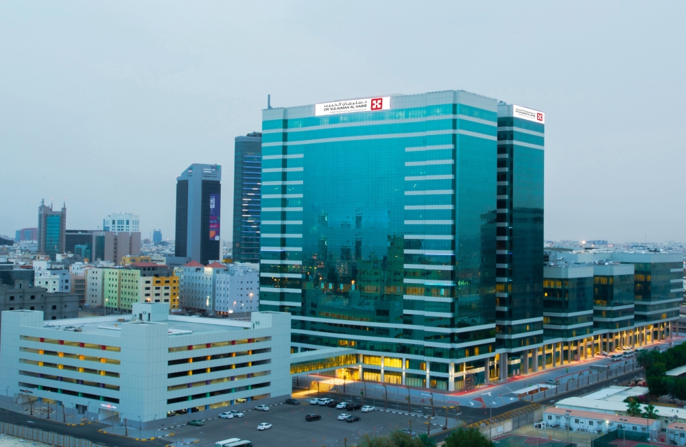 مستشفى-الدكتور-سليمان-الحبيب-بالخبر-ينقذ-سيدة-تعرضت-لانفجار-حملين-في-قناتي-فالوب-بعملية-منظار