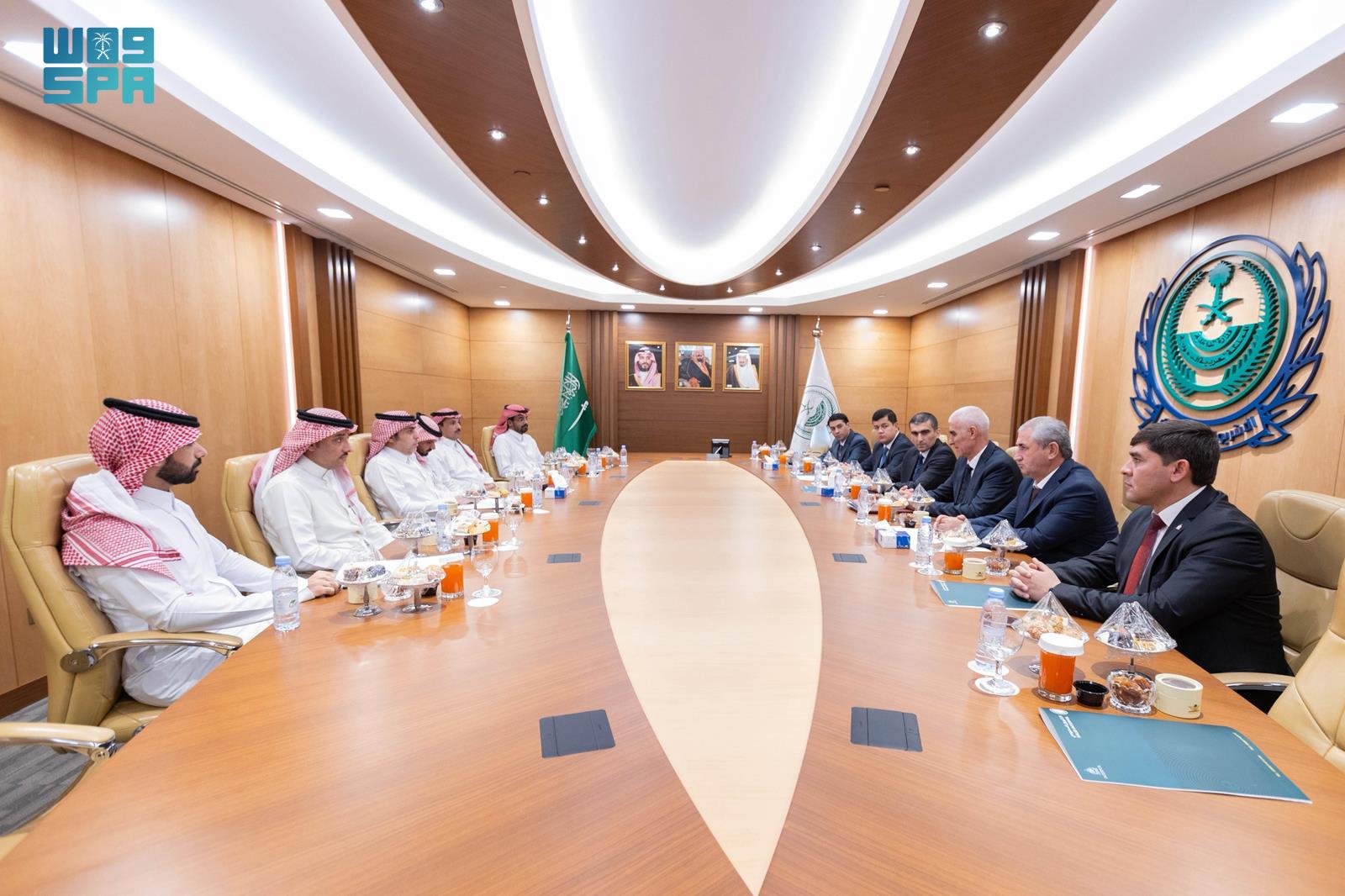بحثا-المواضيع-ذات-الاهتمام-المشترك.-وفد-الإنتربول-الطاجيكي-يزور-نظيره-السعودي-بمقر-وزارة-الداخلية-بالرياض