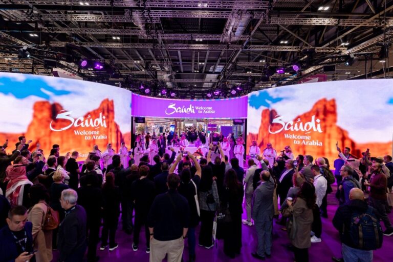 “السعودية-للسياحة”-تفتتح-جناح-“أرض-السعودية”-بمعرض-سوق-السفر