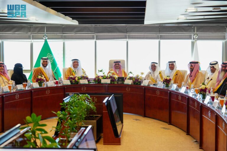 وزير-التعليم-يلتقي-رئيس-جامعة-الملك-فيصل-وقياداتها