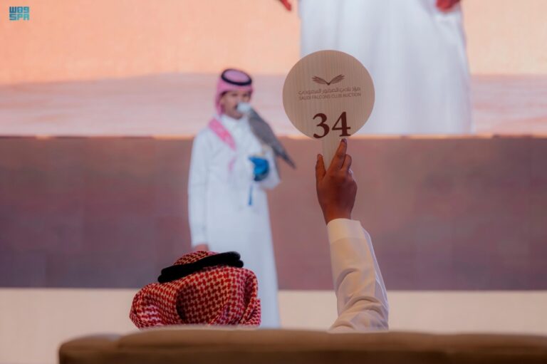 الليلة-22.-بيع-شاهين-فرخ-بـ71-ألف-ريال-في-مزاد-نادي-الصقور