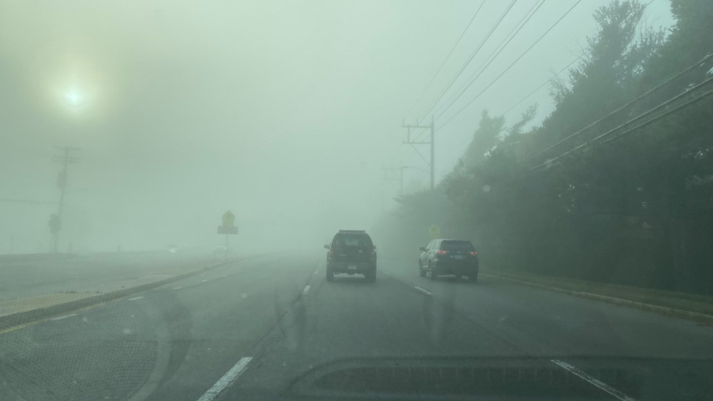 إنذار-برتقالي.-ضباب-وشبه-انعدام-في-الرؤية-على-أجزاء-من-الشرقية