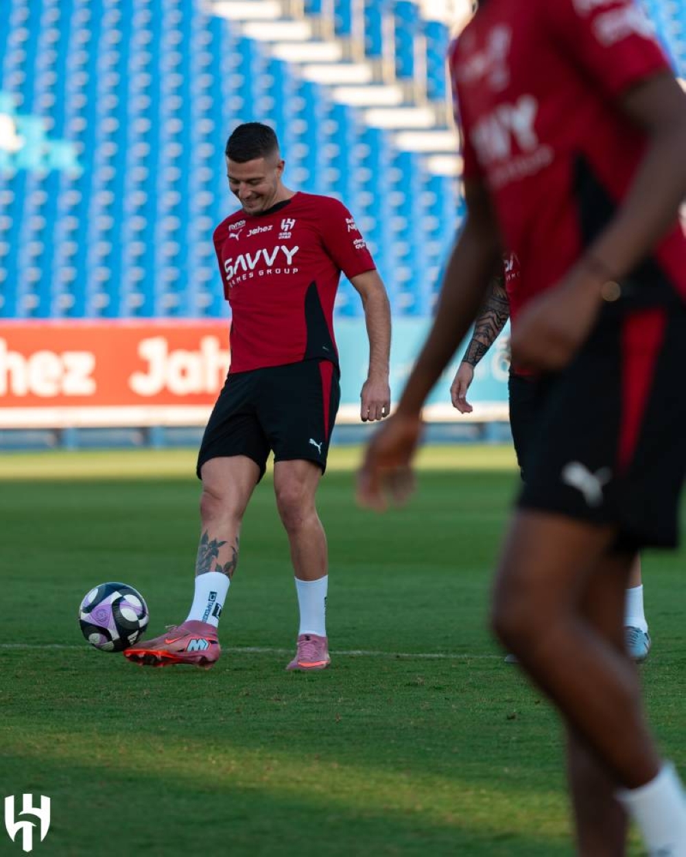 الإمارات-تحتضن-معسكر-الزعيم